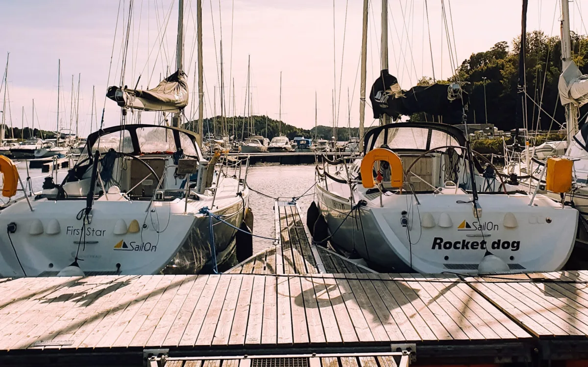 Seilbåtene til Sail On ved brygga